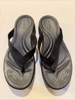 CROCS Black Strappy Thong Sandals with Gray Footbeds